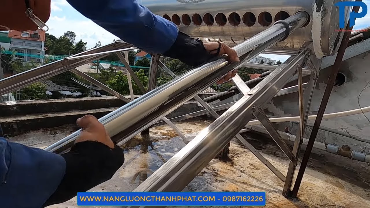 Tháo bình nước nóng năng lượng mặt trời có thể bạn chưa biết