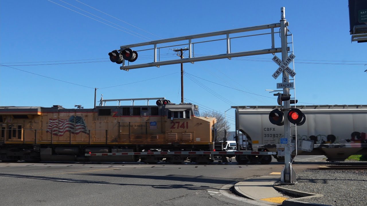 UP 7671 Grain Train South | 14th Ave. Railroad Crossing, Sacramento CA