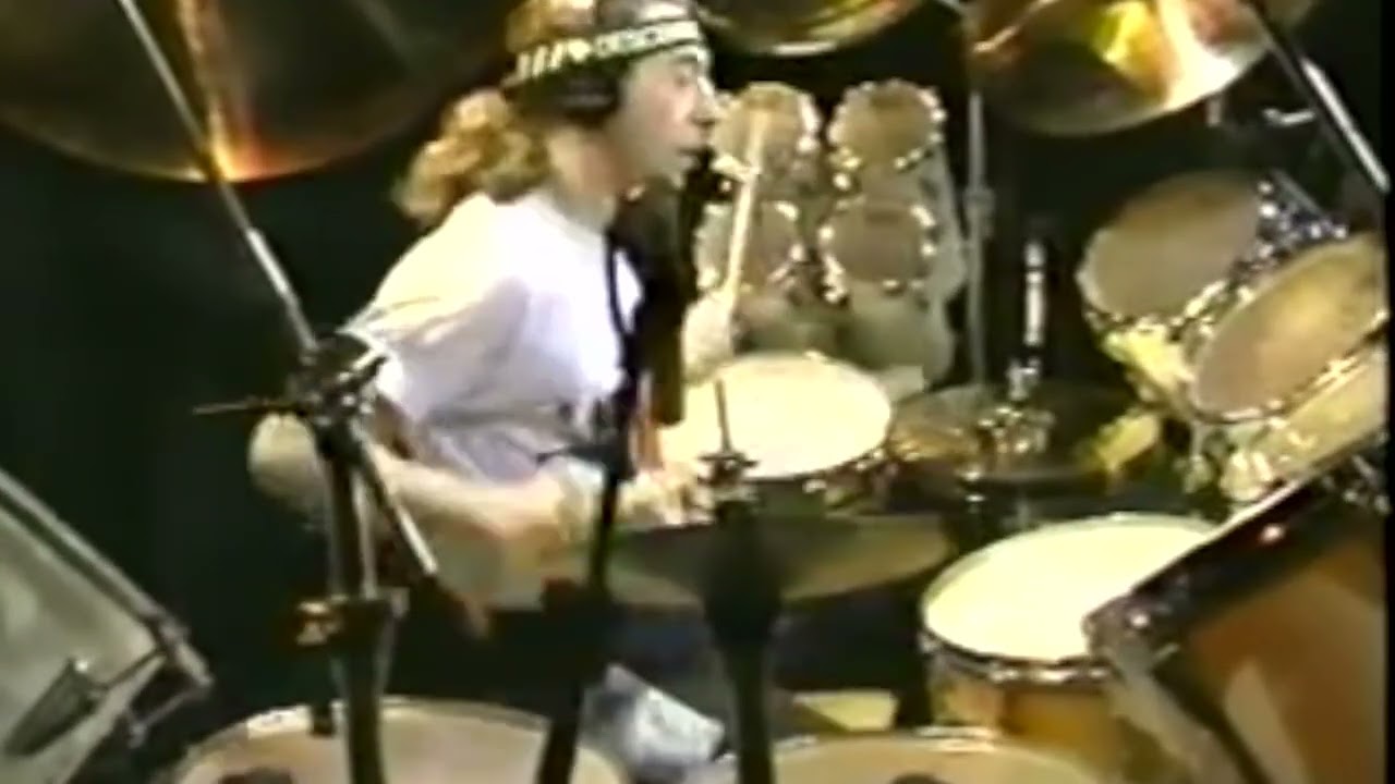 Simon Phillips - famous Polymetric Groove from the early 90s.