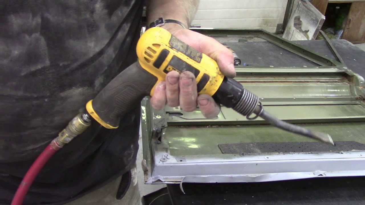 Removing a Defender door skin quicker than Usain Bolt with diarrhoea