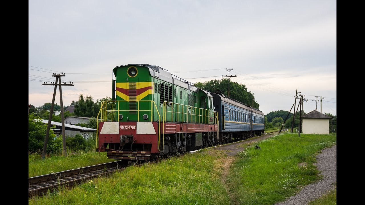 ЧМЭ3-3795 с пригородным и М62-1361 с пассажирским поездом Черновцы - Харьков около пл.Угрынов