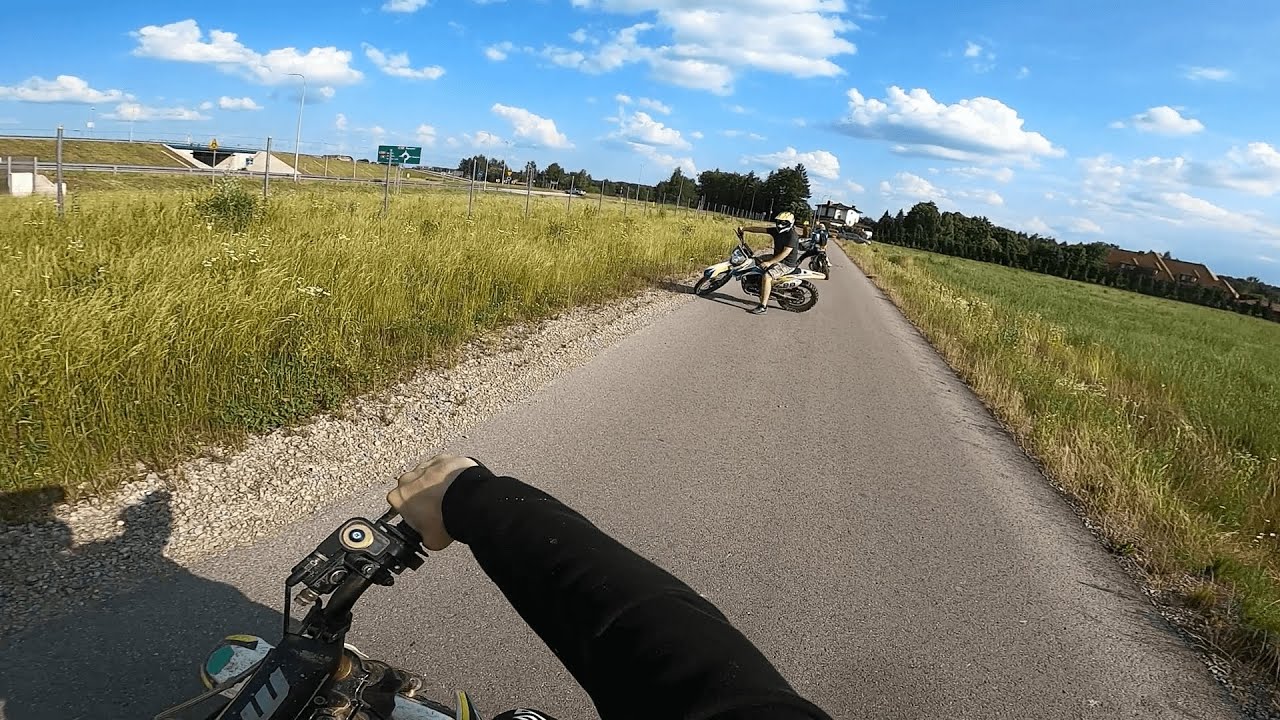 | Ucieczka przed policją, luźny wypad z ekipą, podjazdy (mrf,xmotos,ktm,gilera,alfarad,pitgang) |