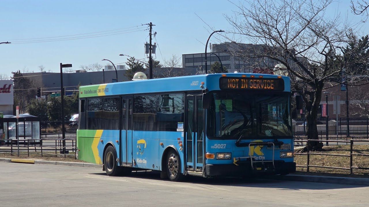 MCT Ride-On 2009 Gillig Advantage Diesel 29ft #5027 Route 8