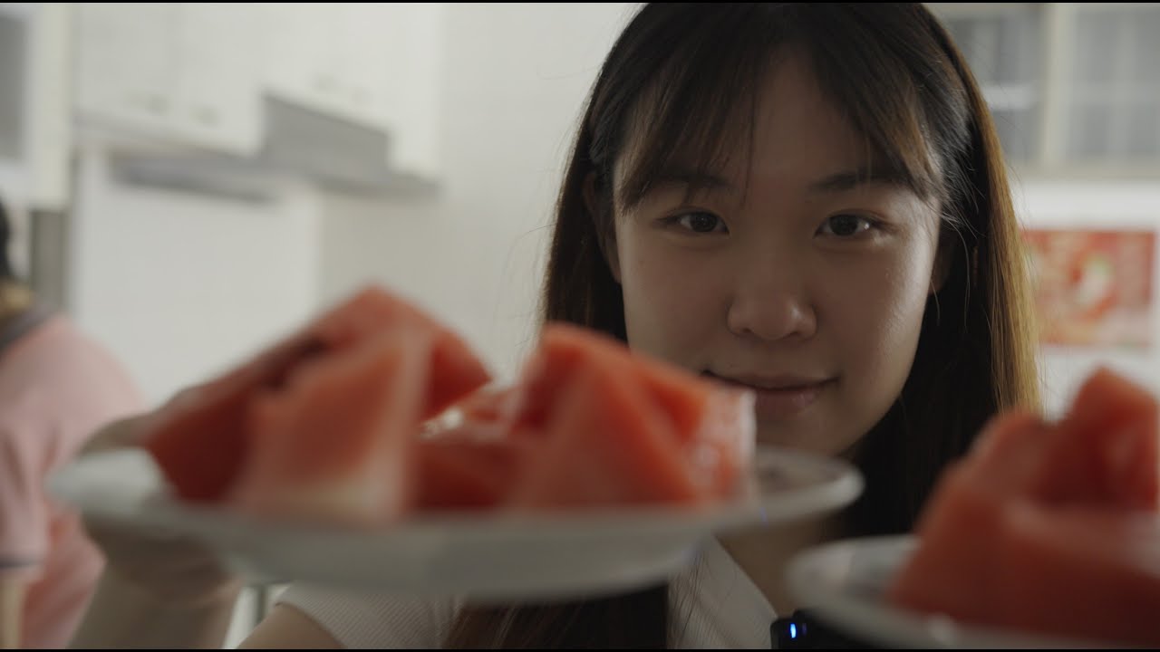 她過了無數天的日子我只陪了一天