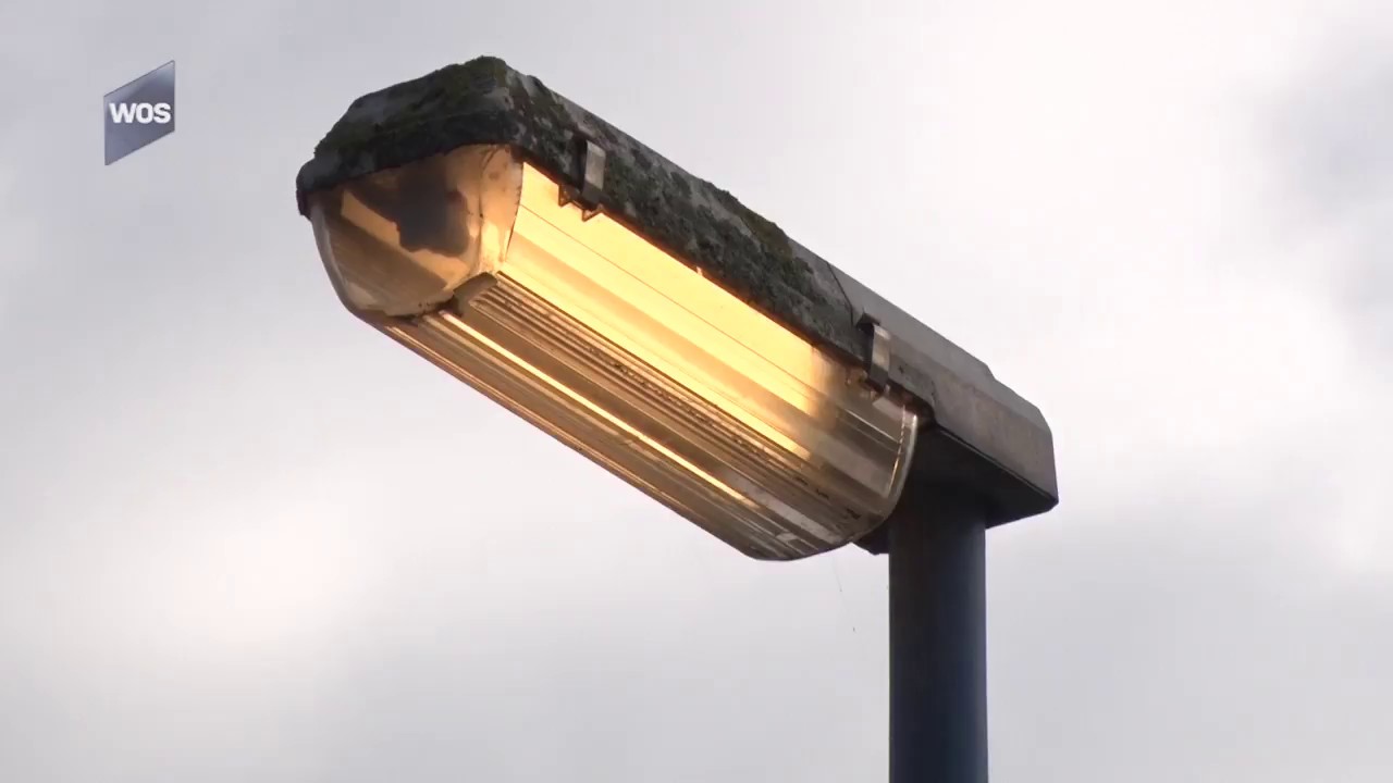 Straatverlichting brandt, ook overdag