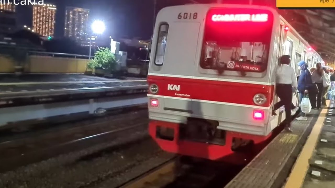 ADA MASINIS Hits NONTON KERETA API KRL STASIUN SIBUK Gada sepinya Argo merbabu,ARGO ANGGREK KRL CINA