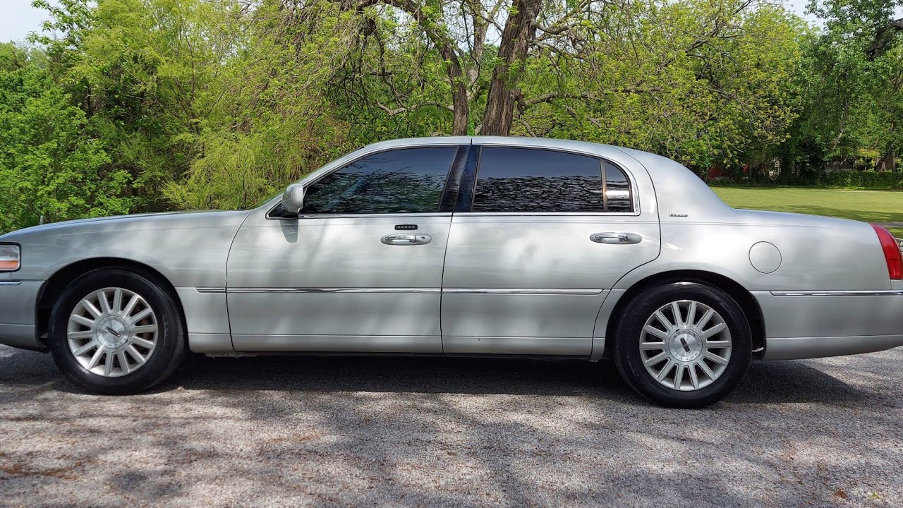 2004 Lincoln Town Car Ultimate Daily Driver Review