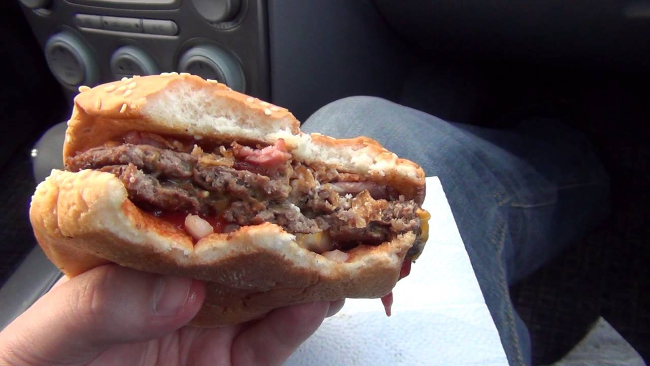 Testissä Triplasipuli (Hesburger)