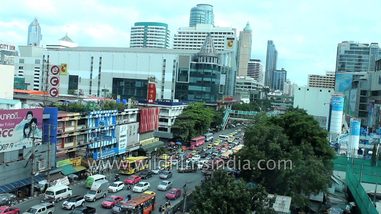 Heavy traffic at Centralworld, Ratchadamri Road, Pathumwan, Bangkok