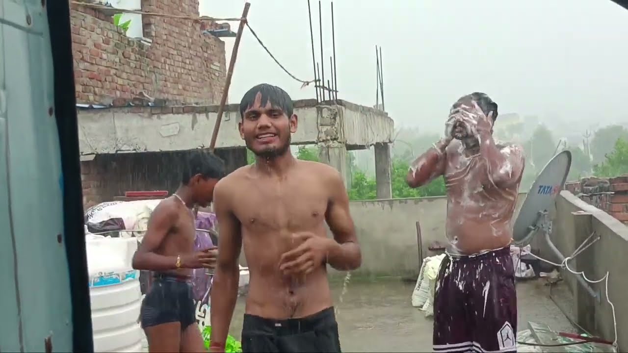 Baarish me bahut sari masti Kari  || Barish ke maja lo bhai