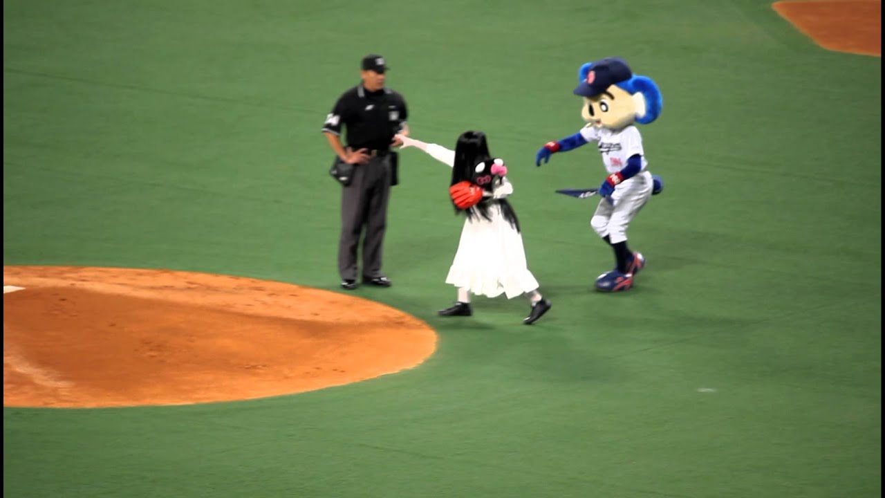 20120429　貞子　ナゴヤドームで始球式