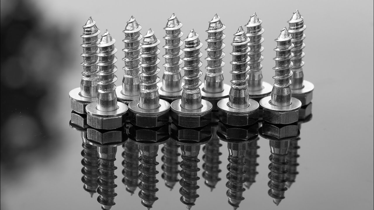 Production process for creating screw threads, producing all kinds of screws,screw threading machine