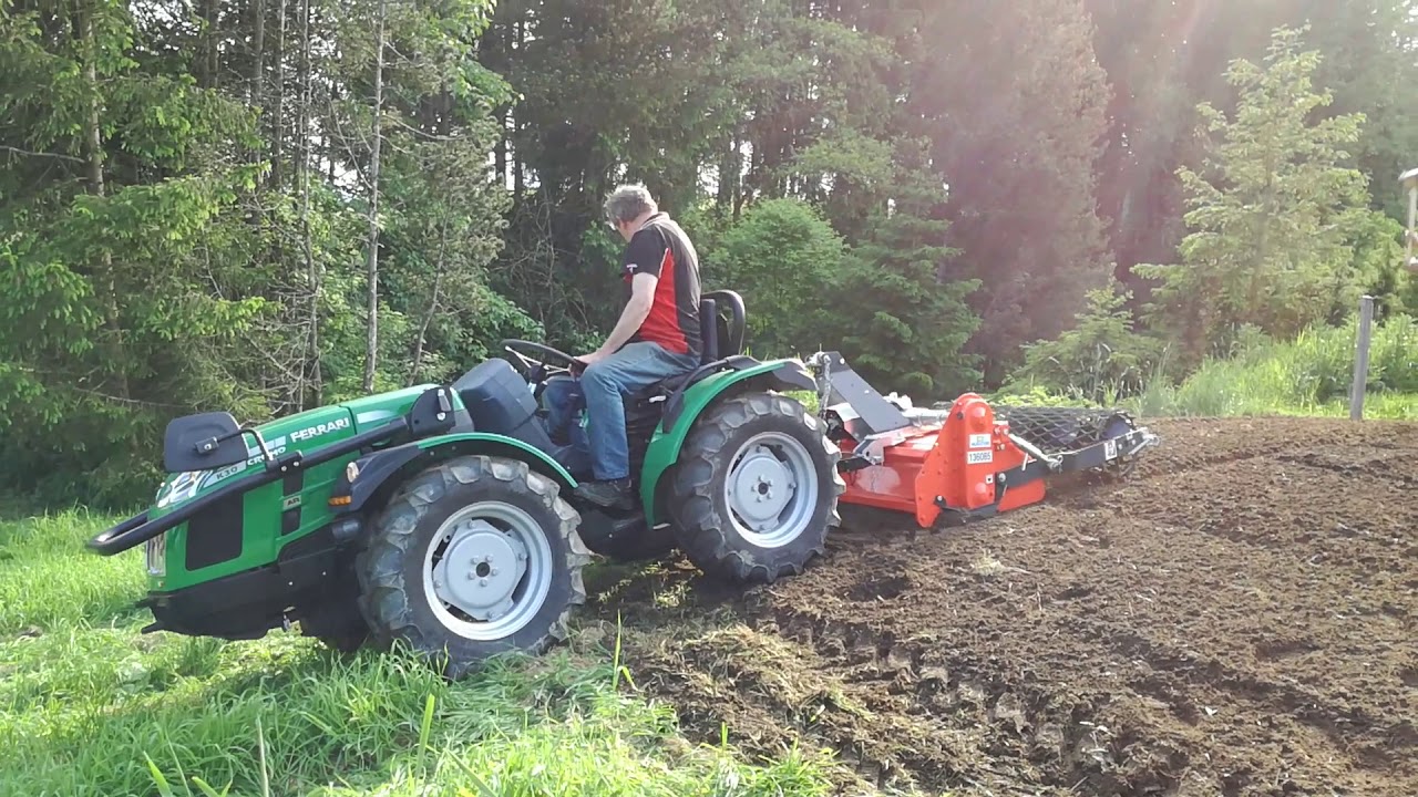Ferrari Schmalspurtraktor CROMO K30 AR Knicklenkung Kubota 26 PS mit Muratori Umkehrfräse