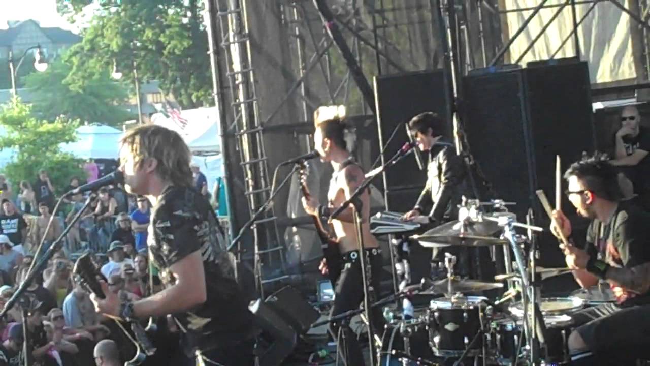 My Darkest Days LIVE at OxxFest