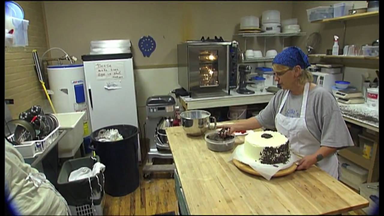 Silke's Bakery and Cafe | Tennessee Crossroads | Episode 2219.2