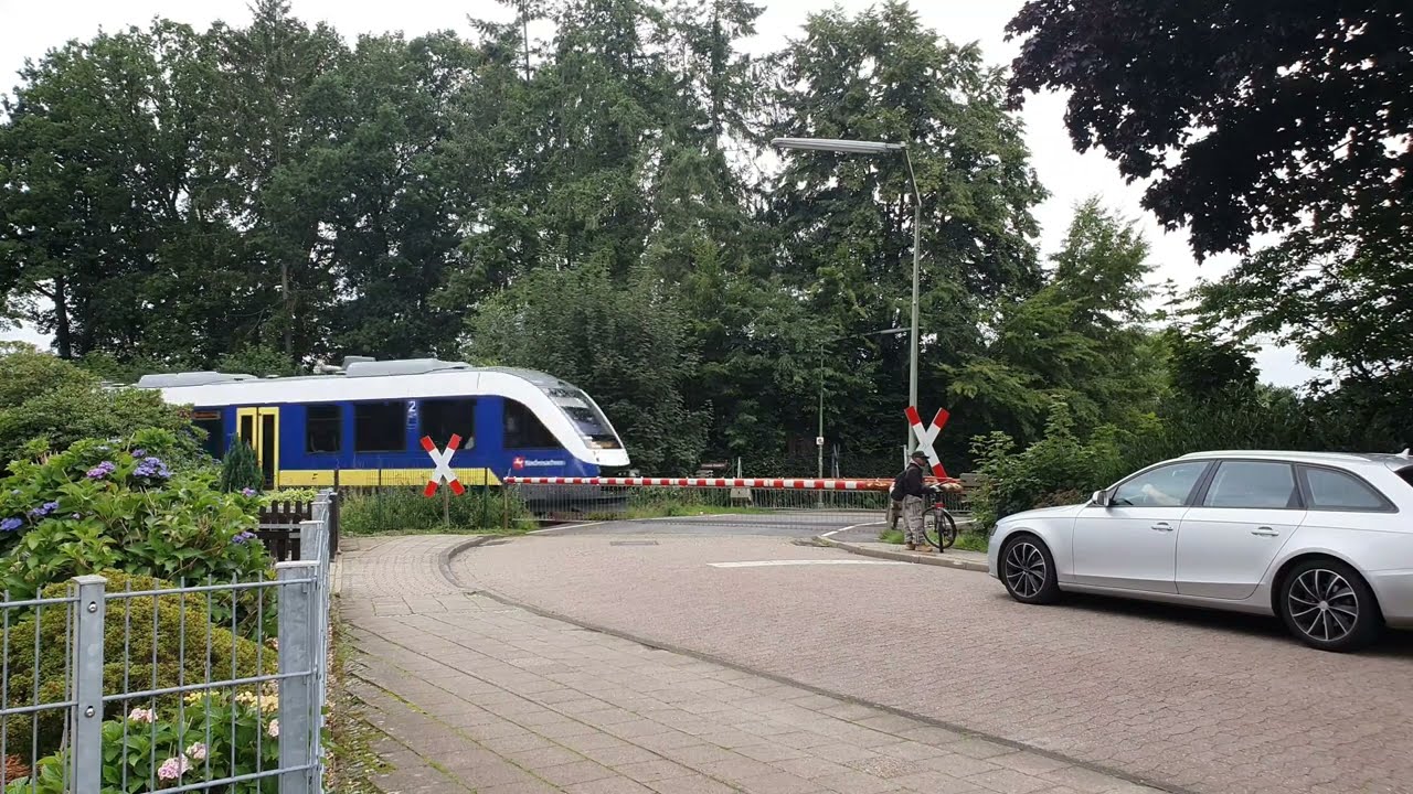 Mechanische Schranke Walsrode, am Bullerberg ++ sehr rostige Schranken! ++