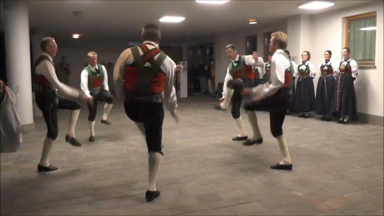 Uniun bal popolar Val Badia-Ballo Schuhplattler La Marianna