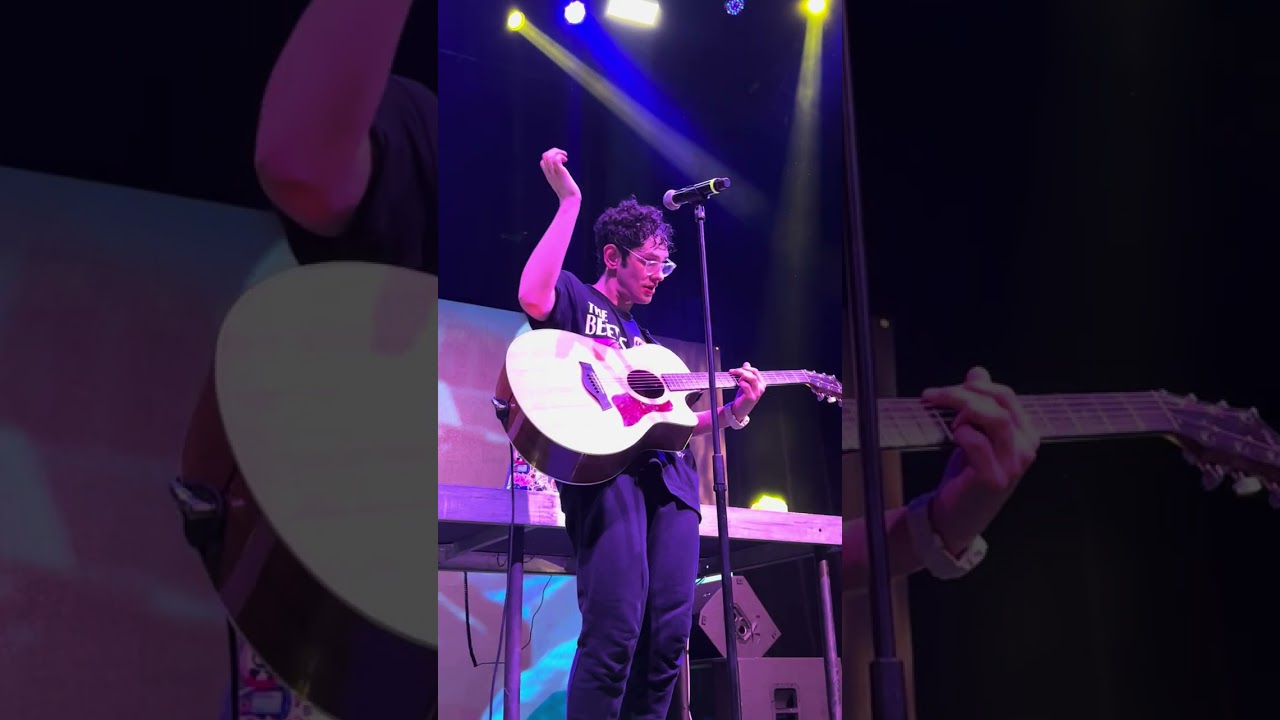 Matt Bennett in Mexico / Party 101 (Guitar Set)