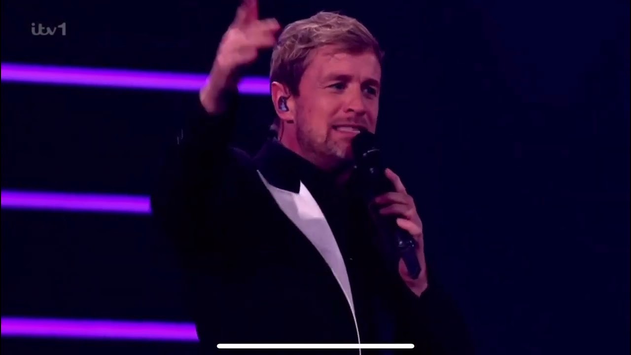 Westlife performs Hello my LOVE