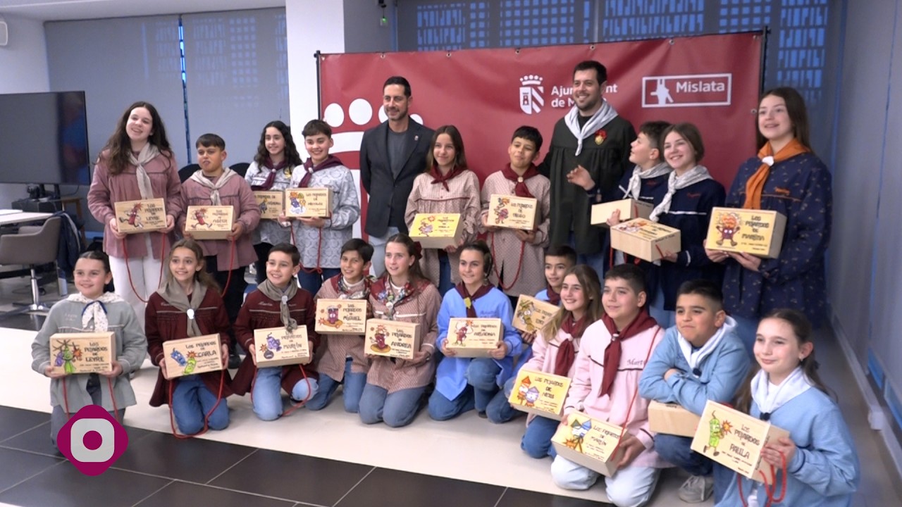 Les falleres majors i presidents infantils de Mislata visiten l'Ajuntament