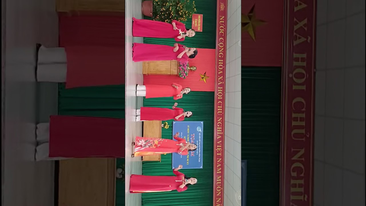 Tốp ca nữ Mùa Xuân Trên Quê Hương