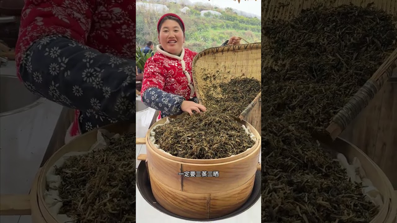 現在這是做梅干菜的季節，從青菜到梅干菜，經過了三蒸三曬，香味特別濃郁，拿來燒個豬腳，老王和我都吃安逸了！