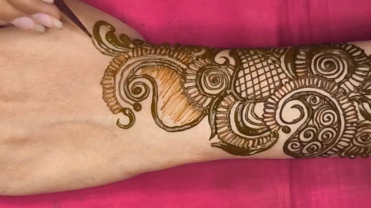 kitne aasan hai ye mehndi design lagana 😱