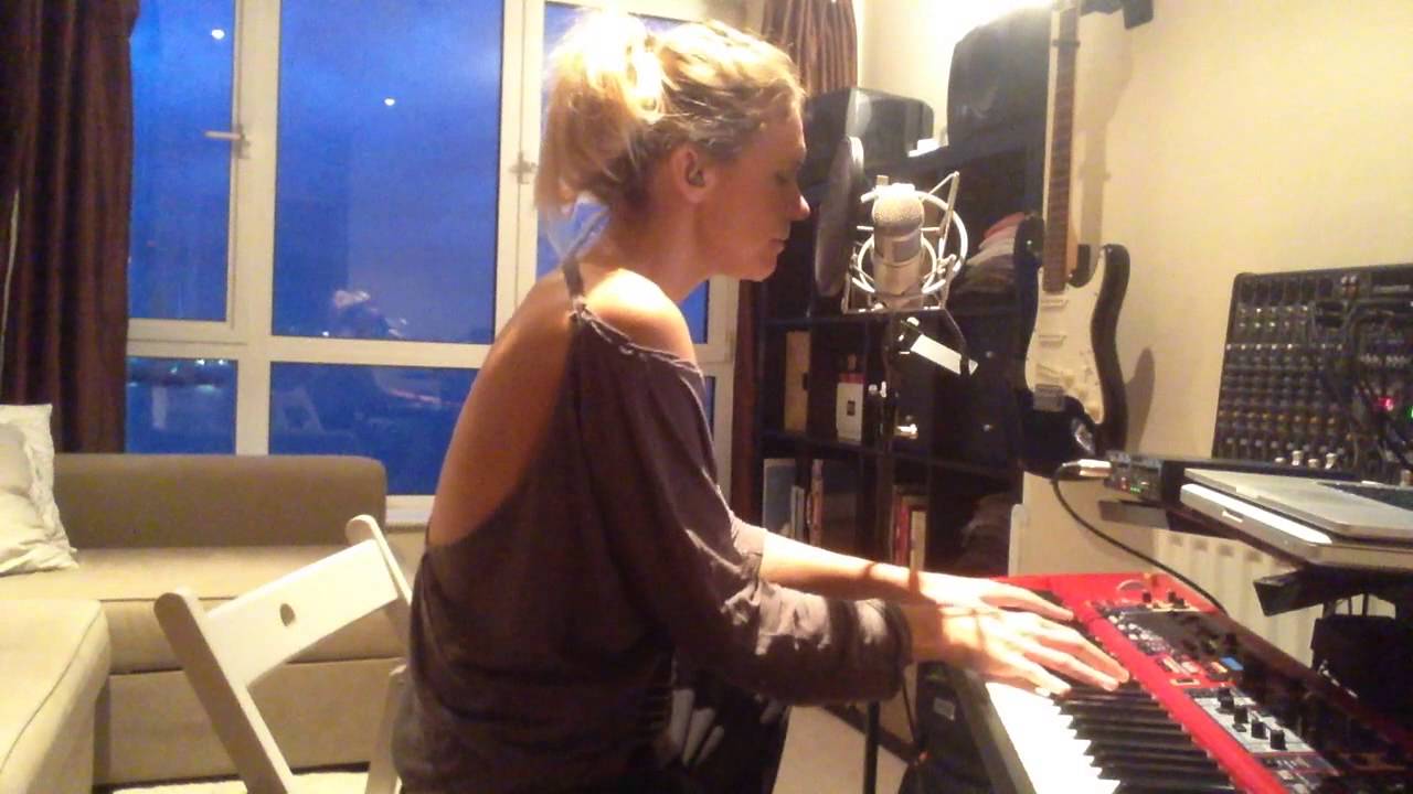 'Virtual Insanity'  Jamiroquai cover by Berenice Scott