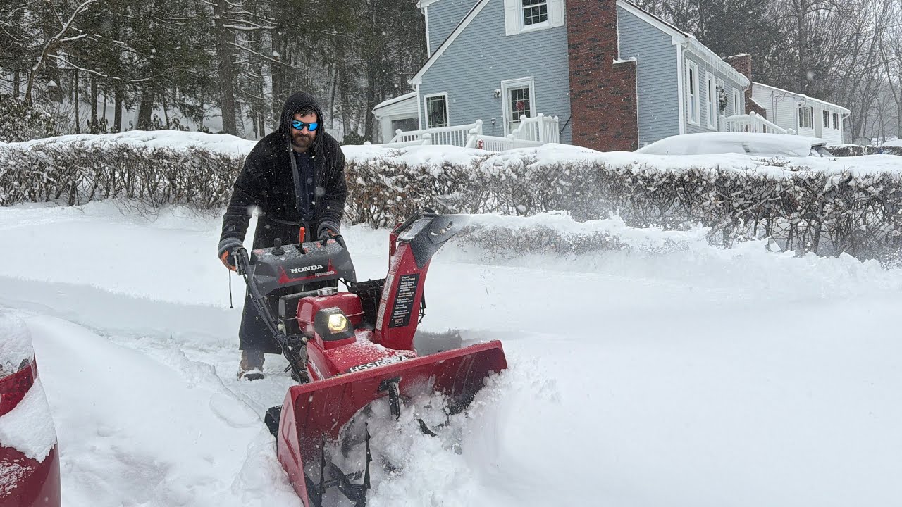 Blizzard 2026! Honda Snowblowers in Heavy Wet Snow