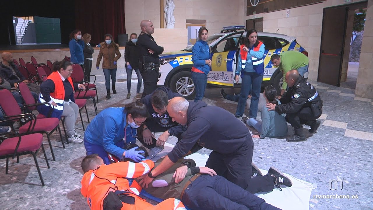 Policía Local y sanitarios del Centro de Salud, juntos en un simulacro de accidente de tráfico