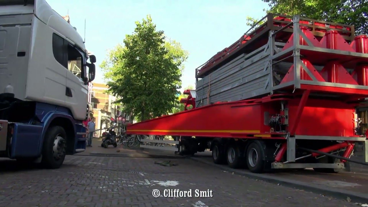 Transport en opbouw The Tower 90 meter freefall