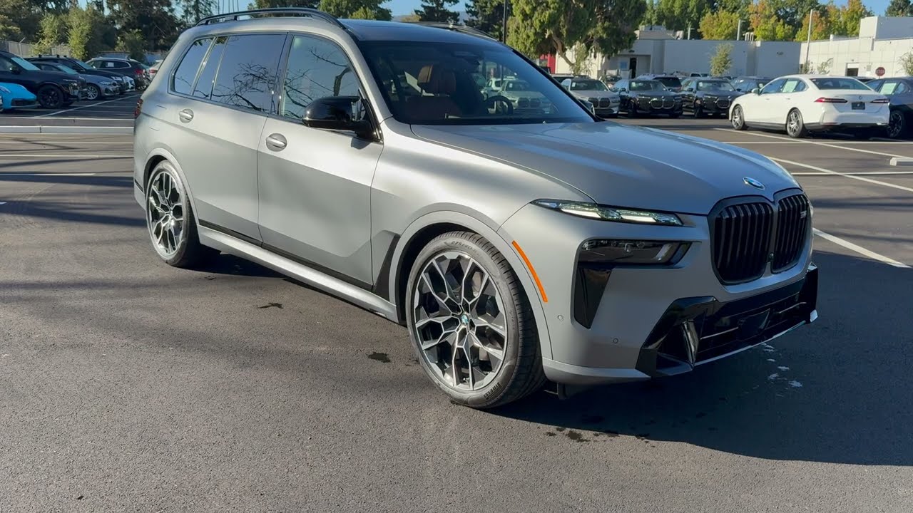 Introducing the 2025 X7 M60i in Frozen Pure Grey | 4K