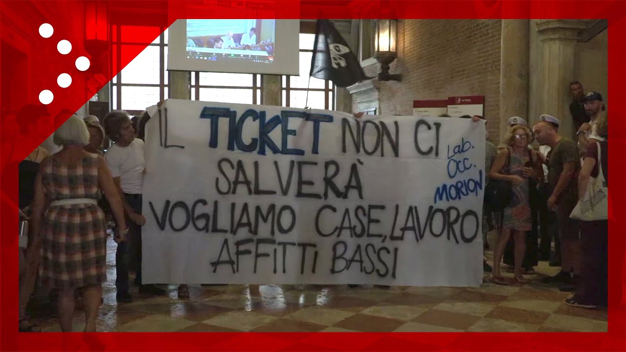 Venezia, protesta in Consiglio comunale contro l'introduzione del ticket d'accesso alla città