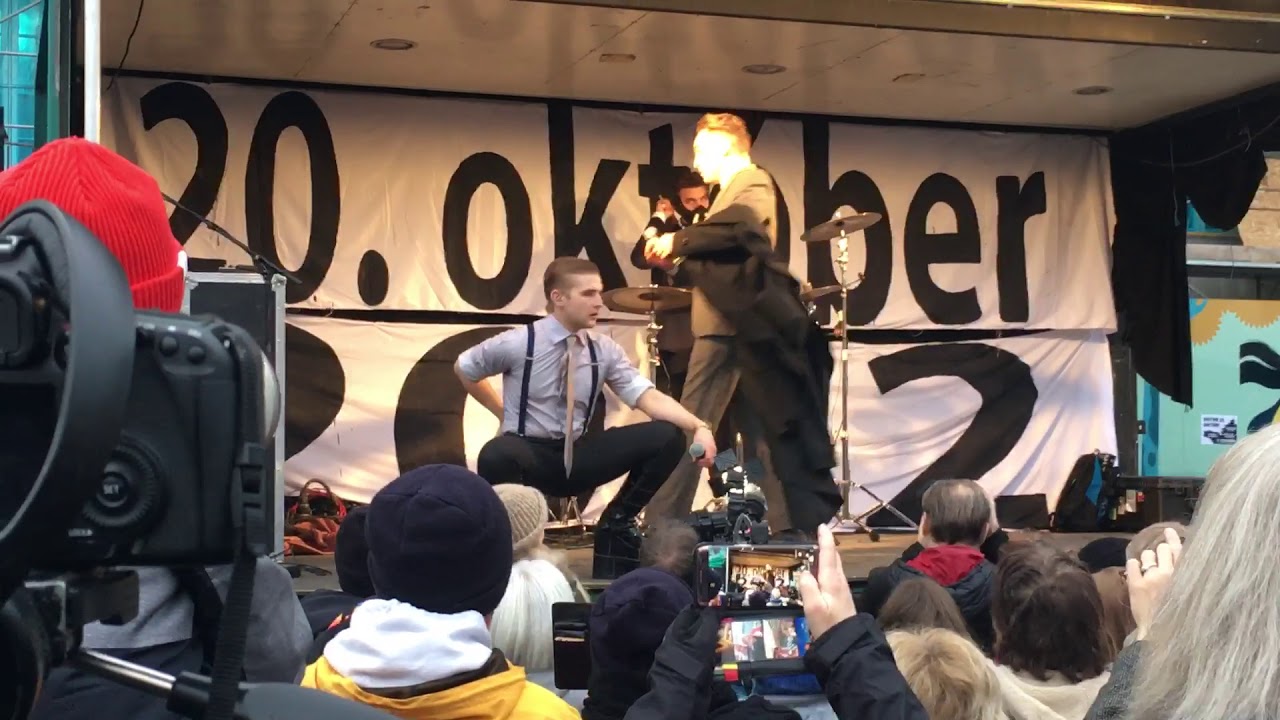 14 ár + Spillingardans - Hatari at Austurvöllur protest 23/11/2019
