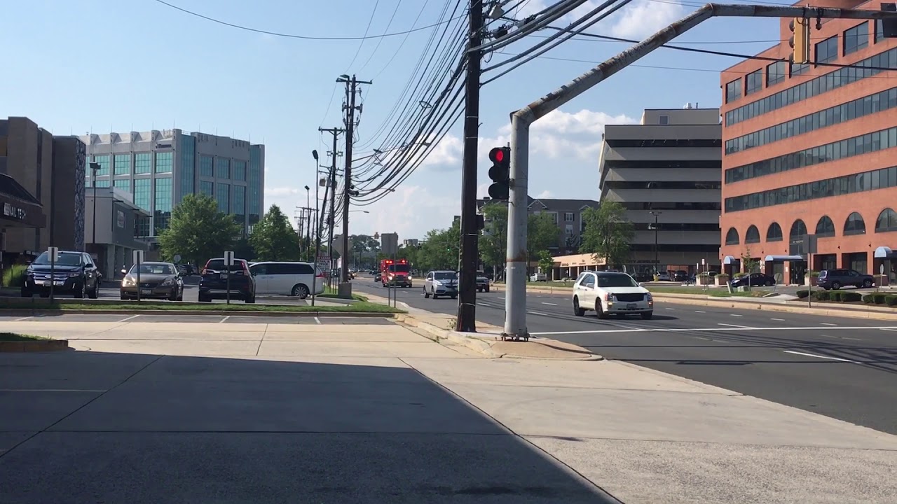 MCFRS AMBULANCE 721 RESPONDING!! (*LOTS OF AIR HORN!!*)