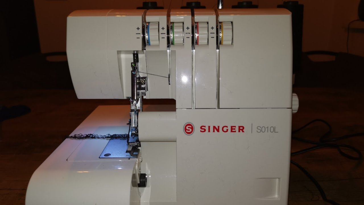 Singer S010L overlocker inrijgen.  (Singer overlocker threading machine)
