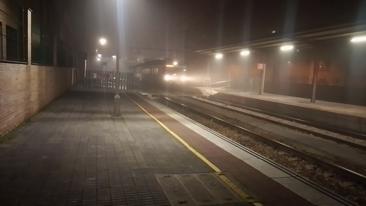 REX UT 440-247 destino Ponferrada entrando en la estación de Ponferrada 