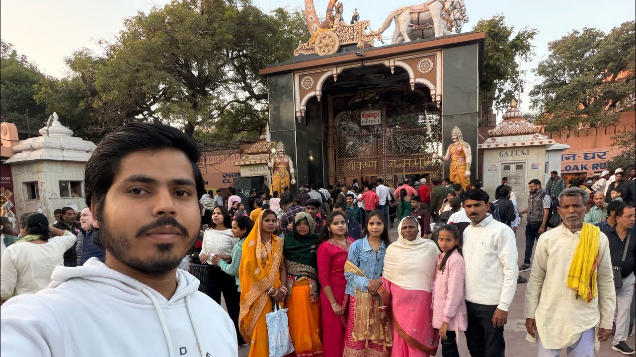 Finally, Waake Bihari Ji ka Darshan Ho Gaya ￼