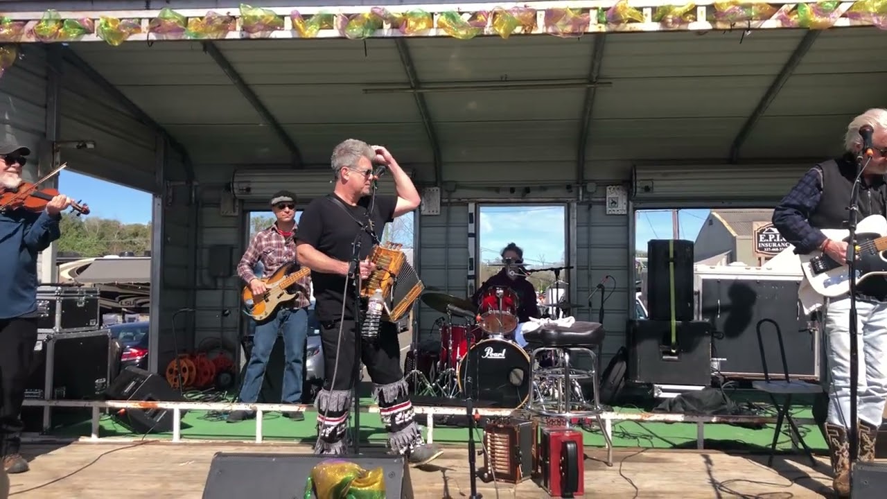 Steve Riley & The Mamou Playboys in downtown Mamou before Mardi Gras (February 18, 2023)