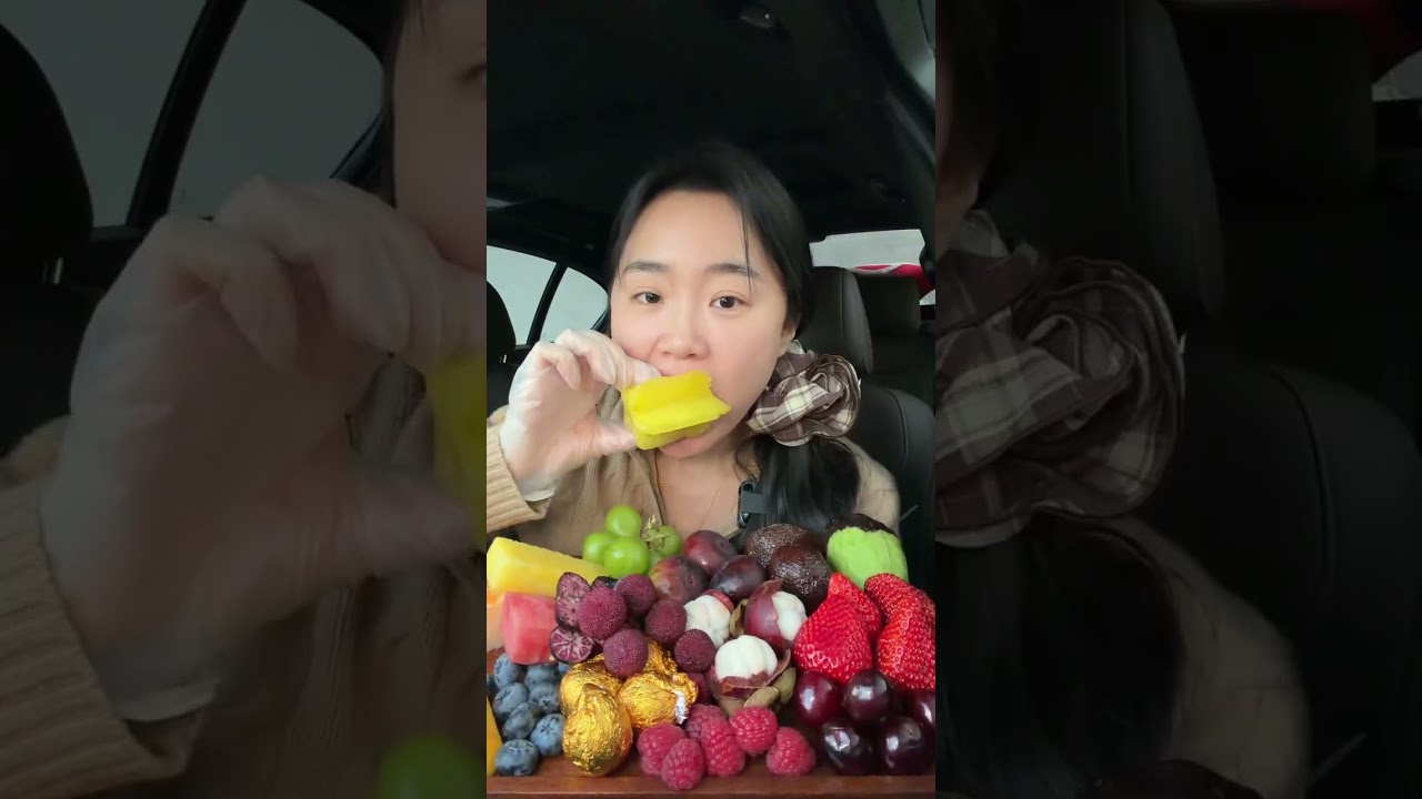 The fruits ordered by the kids in the fruit collection watermelon (red and yellow) Hami me