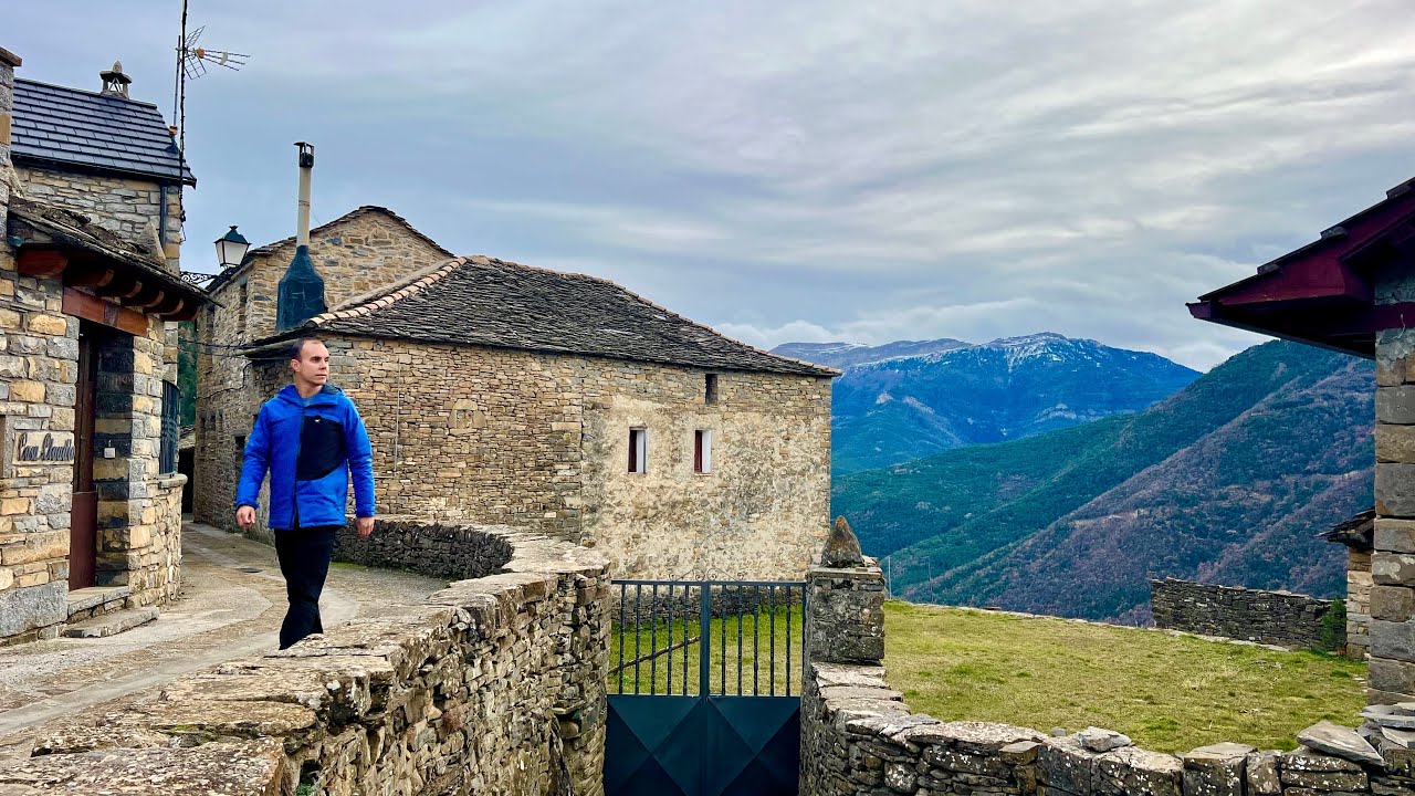 CASAS CENTENARIAS RESTAURADAS PARA VIVIR EN ESTE PUEBLO DE MONTAÑA