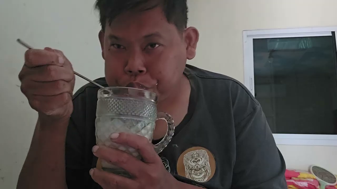 เช้านี้ไข่ต้ม6ฟองคับผม. นม1 แก้ว