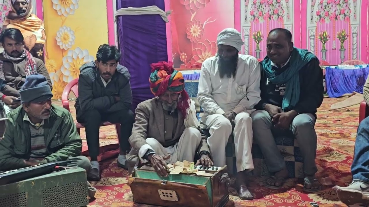 80 Year old man singing a song।।80 साल की उमर में में शादी में गाते है