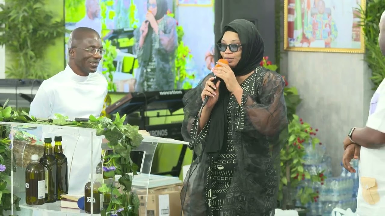 Carina Style danse avec Papa Florient apr&egrave;s sa gu&eacute;rison