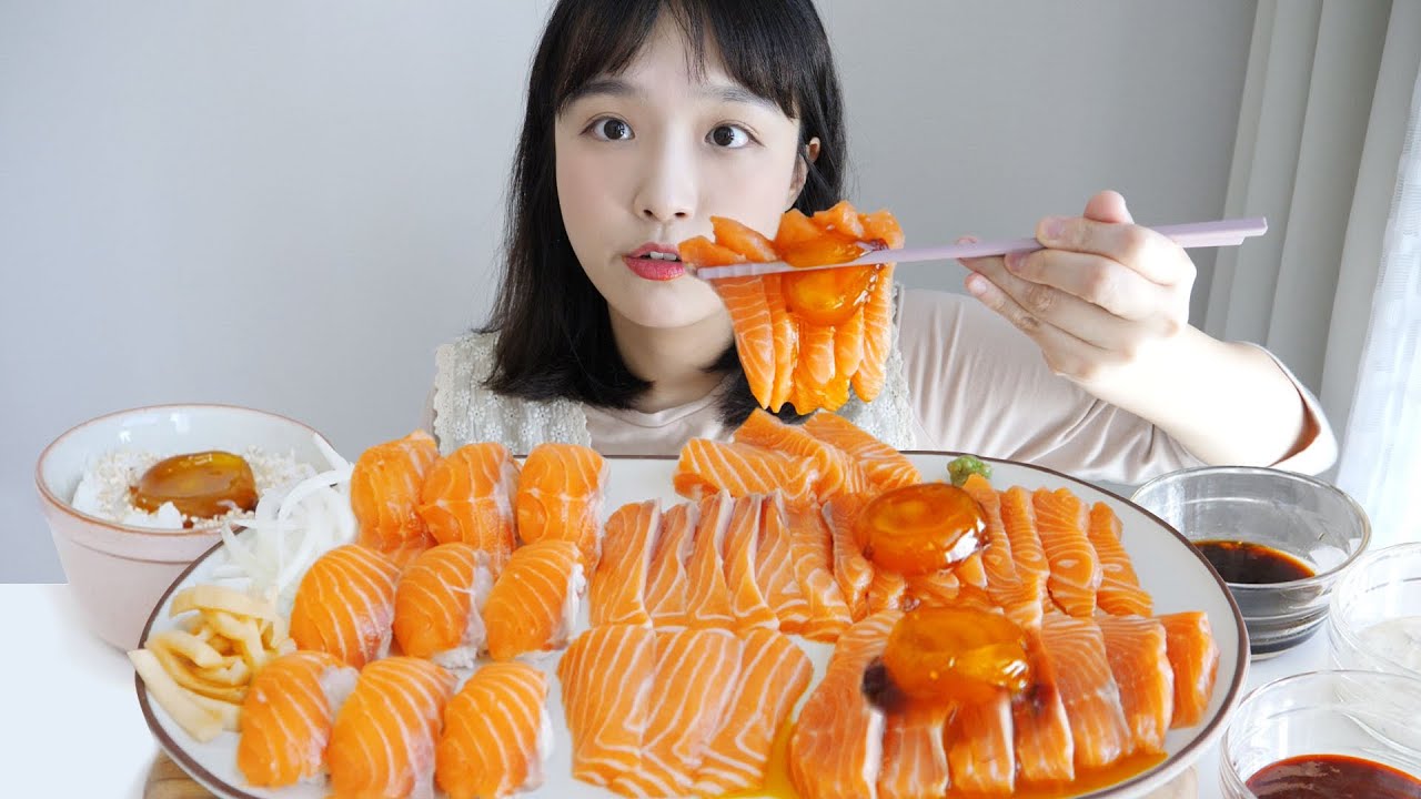 연어 먹방 _ 사르르녹는 연어랑 연어초밥 고소한 노른자장 얼마나 맛있게요🥺 :D
