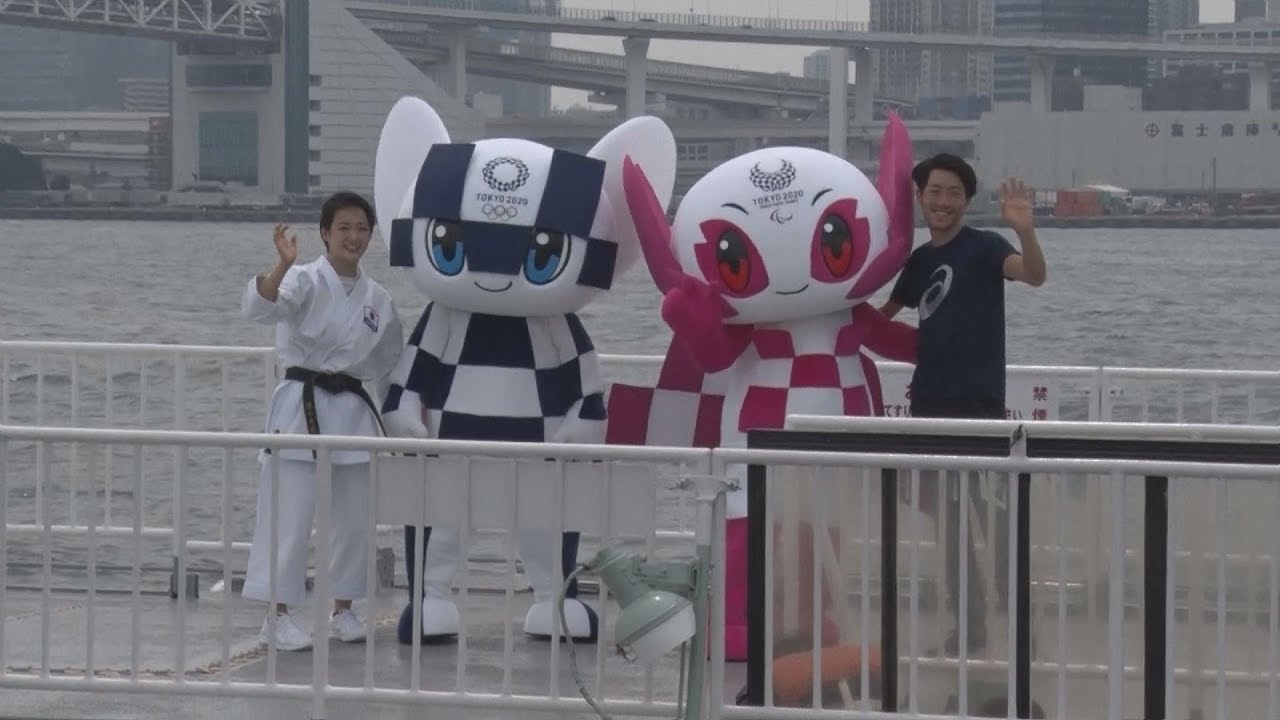 ミライトワとソメイティ 水上パレード