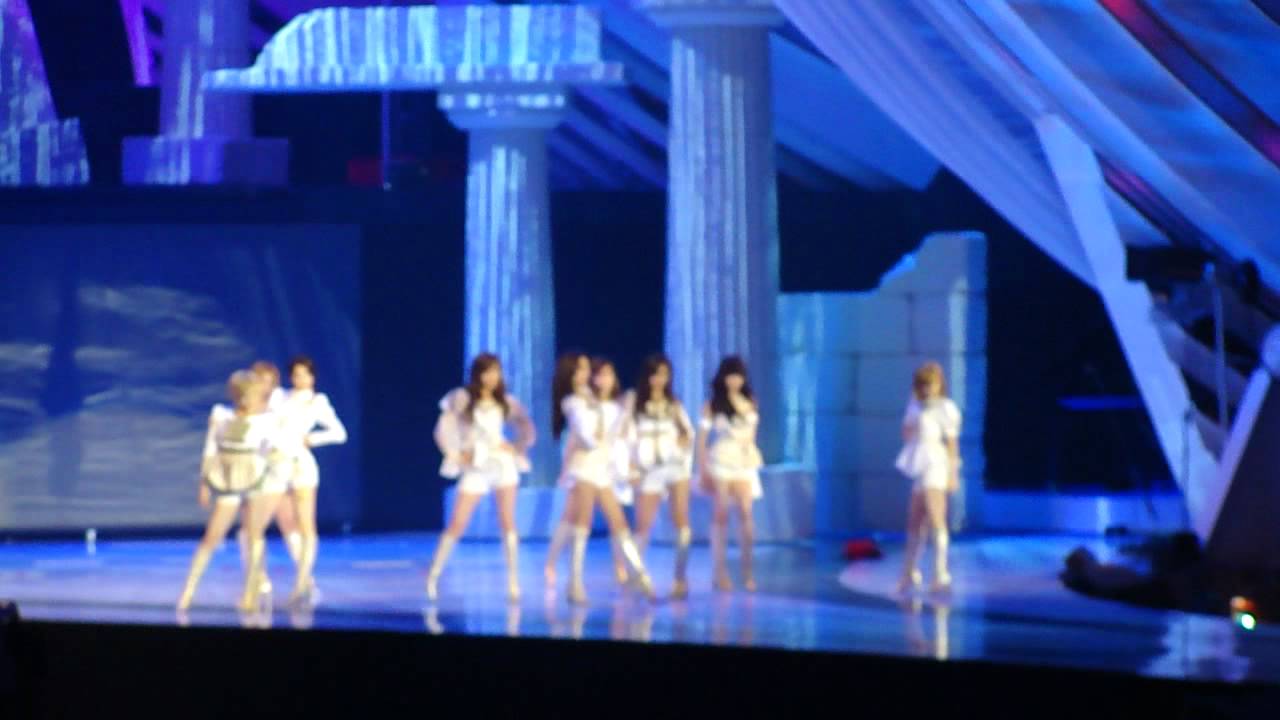 [FANCAM 111129 MNET ASIAN MUSIC AWARDS] SNSD - THE BOYS (Remix Ver.)