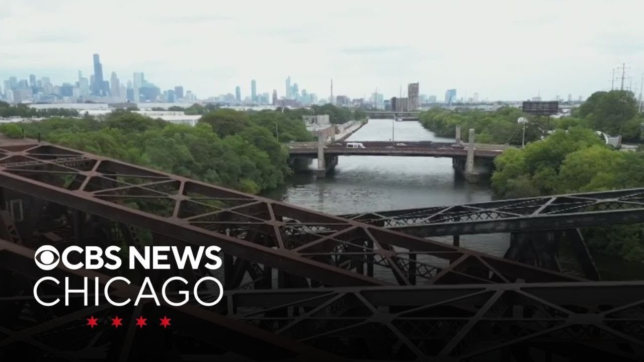 Divers find nearly 100 cars in Chicago River system