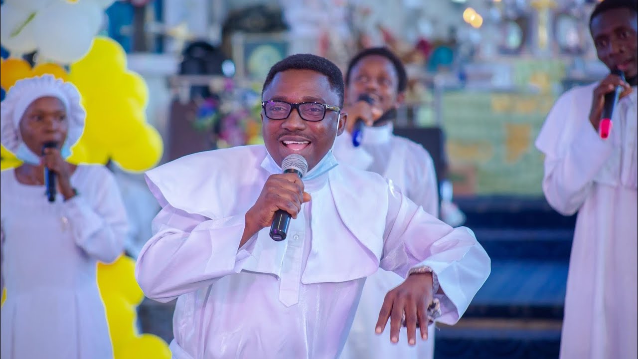 EVANG. EKUNDAYO SOLAFUNMI (HOD) ON A CELESTIAL OLD SKOOL PRAISE & WORSHIP AT CCC FESTAC CATHEDRAL