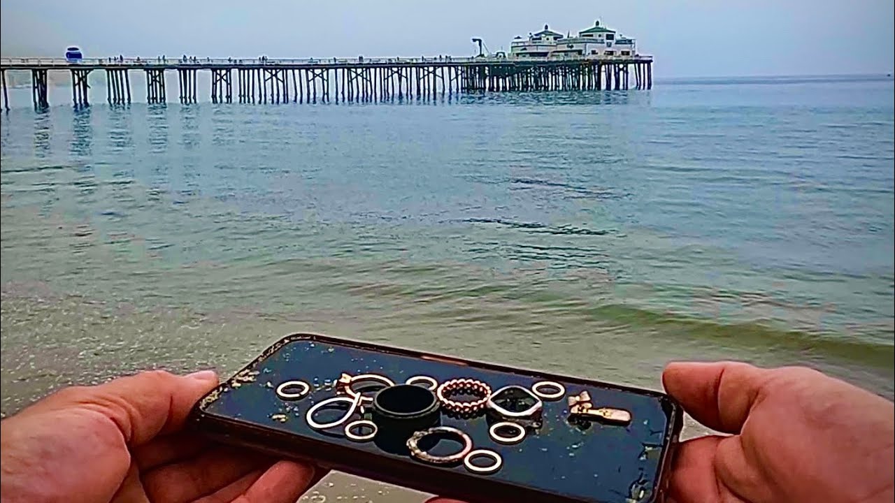 Malibu Beach RING Insanity! | Minelab Equinox 900 Metal Detecting